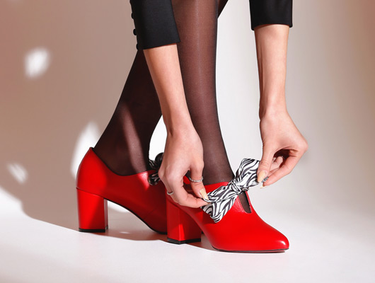 Block heel pointed toe shoes
